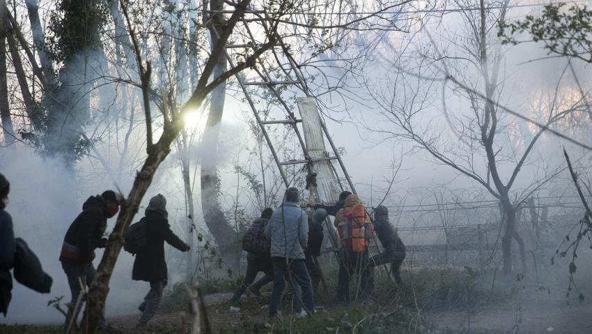 Pasukan Yunani Gunakan Laser Hijau untuk Halau Imigran Menyebrang dari Perbatasan dengan Turki